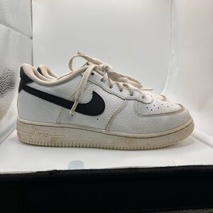 Boys Youth Size 3 Nike Air Force 1 Black & White